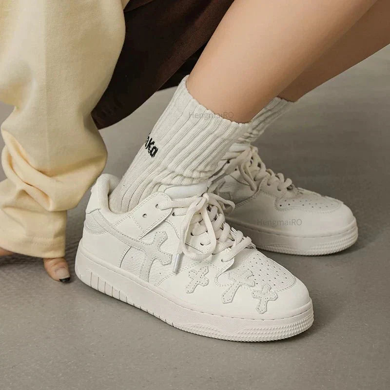Cross sneaker
